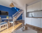 Apartament dwupoziomowy z aneksem i balkonem