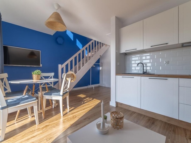 Apartament dwupoziomowy z aneksem i balkonem