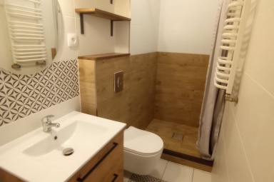 Pok&oacute;j 3-osobowy z łazienką