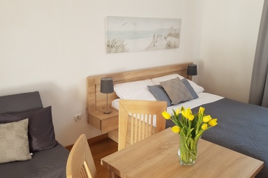 Pok&oacute;j 3-os na parterze z niezależnym wejściem i tarasem