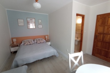 Pok&oacute;j 3-osobowy z łazienką