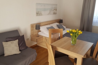 Pok&oacute;j 3-os na parterze z niezależnym wejściem i tarasem