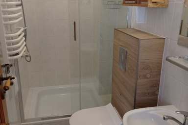 Pok&oacute;j 3-osobowy z łazienką