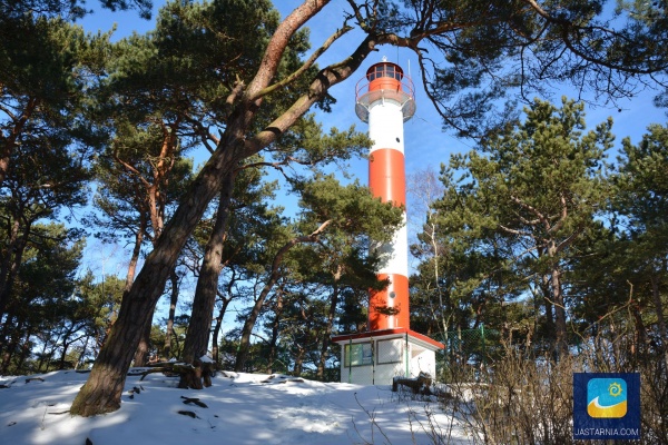Obecna latarnia morska w Jastarni powstała w 1950 roku na miejscu latarni zniszczonej w trakcie działań wojennych.